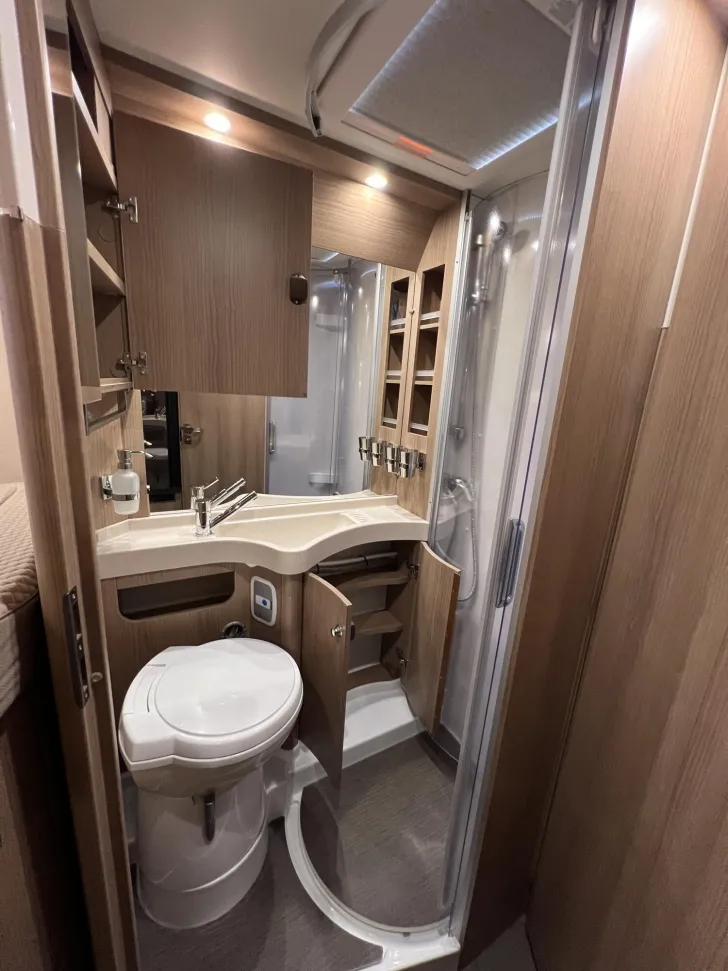 Fahrzeugbild Carthago c-tourer T 143 LE Mercedes-Benz (524) #32