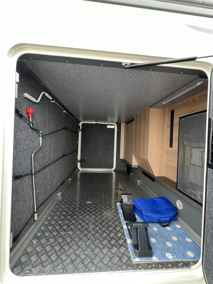 Fahrzeugbild Carthago c-tourer T 143 LE Mercedes-Benz (524) #37