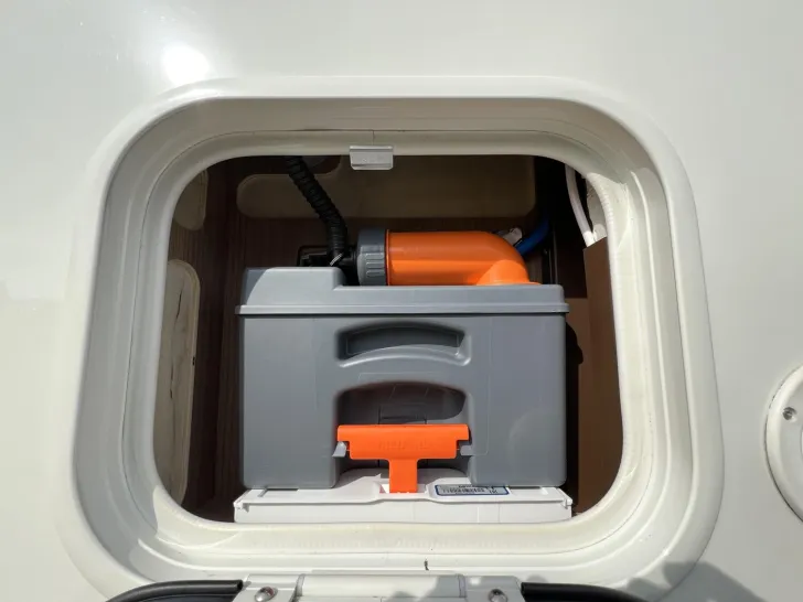 Fahrzeugbild Carthago c-tourer T 143 LE Mercedes-Benz (524) #41