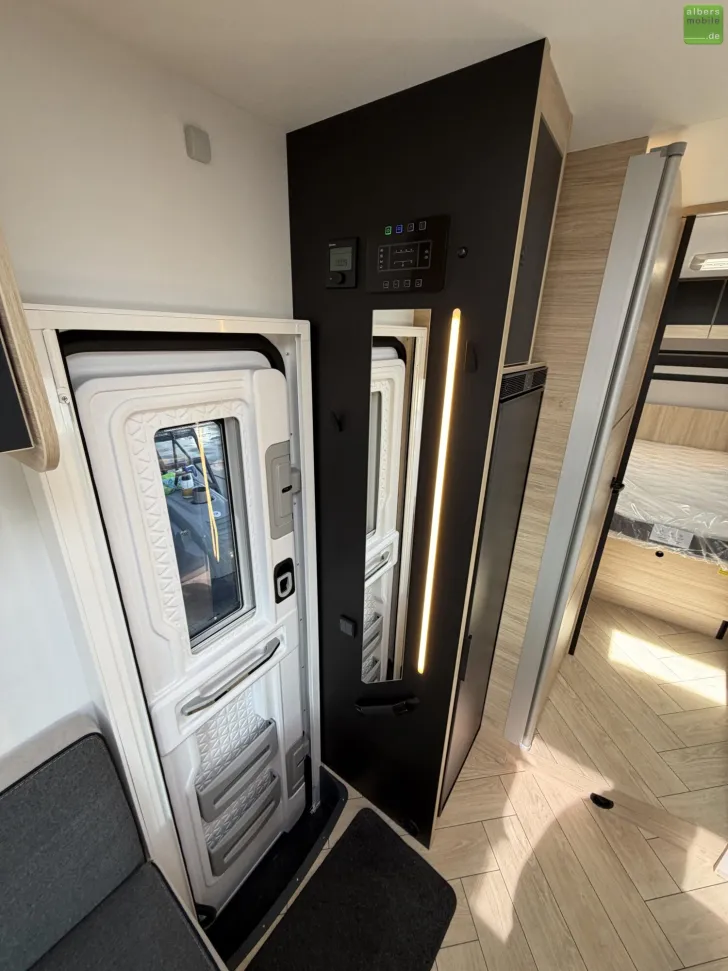 Fahrzeugbild Challenger Teilintegriert Graphite Edition 318 Arctic Drive #25