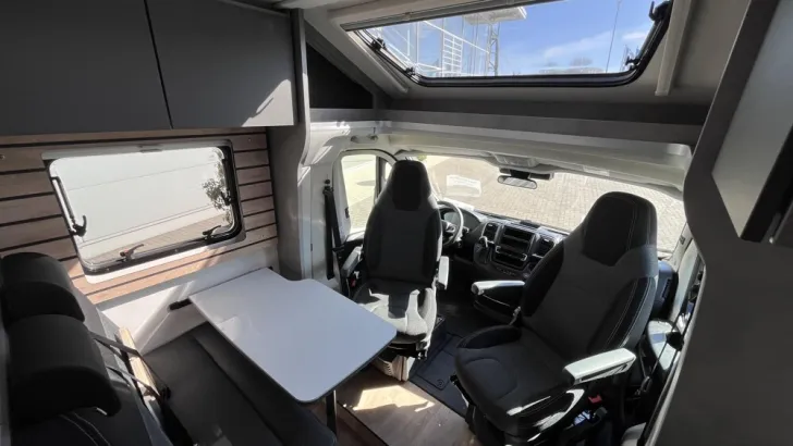 Fahrzeugbild Crosscamp EXPDN 7.0 E Peugeot #6