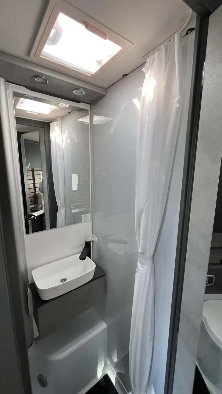 Fahrzeugbild Crosscamp EXPDN 7.0 E Peugeot #9