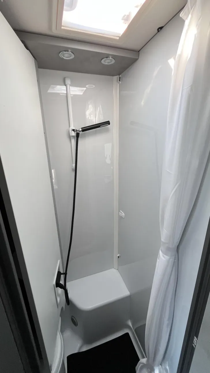 Fahrzeugbild Crosscamp EXPDN 7.0 E Peugeot #11