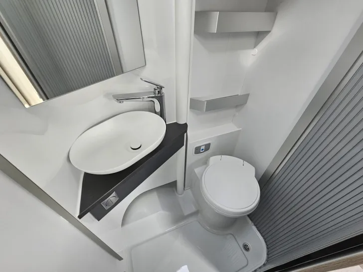 Fahrzeugbild Adria Compact Axess SP auf Okt26|NAVI|RFK|DL|LEDSW|ZVR #6