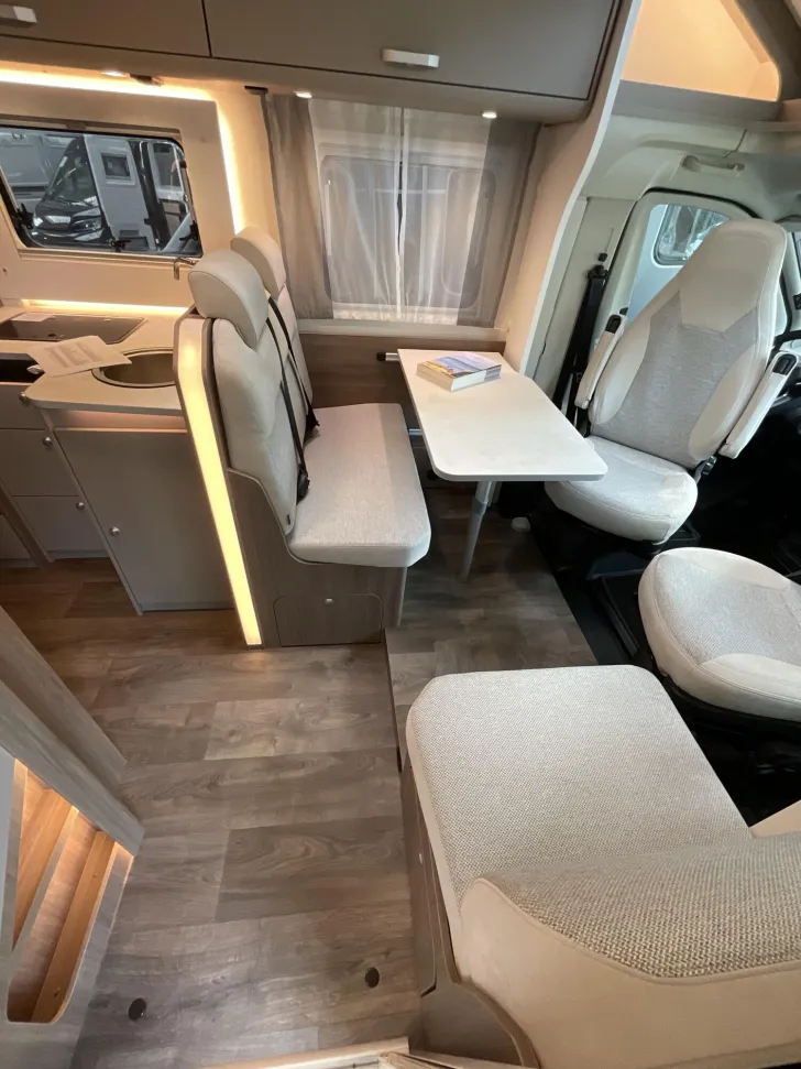 Fahrzeugbild Carado T 328 #6