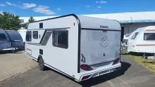Schräg Hinten Knaus Südwind 540 UE Black Selection 1800 kg/Casual Silver