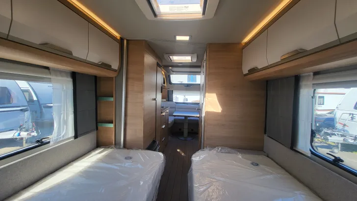 Sicht vorne-hinten Knaus Südwind 540 UE Black Selection 1800 kg/Casual Silver