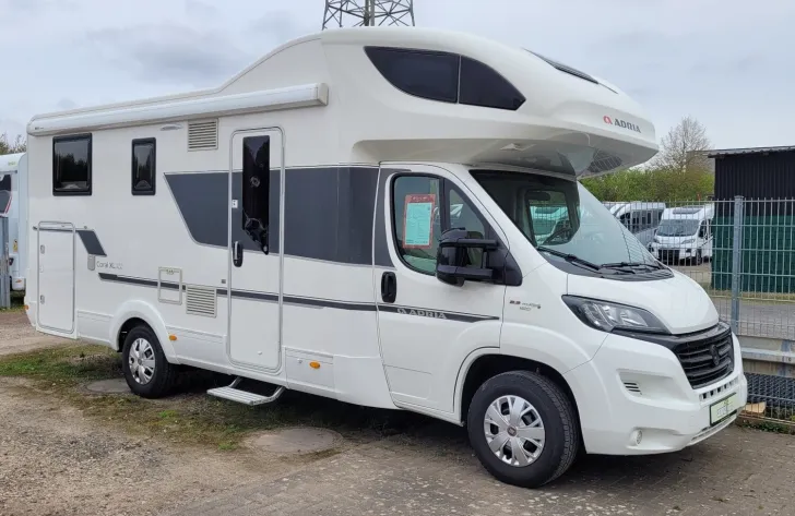 Fahrzeugbild Adria Coral XL 670 Plus *Markise*Navi*RFK*FH*Backofen* #1