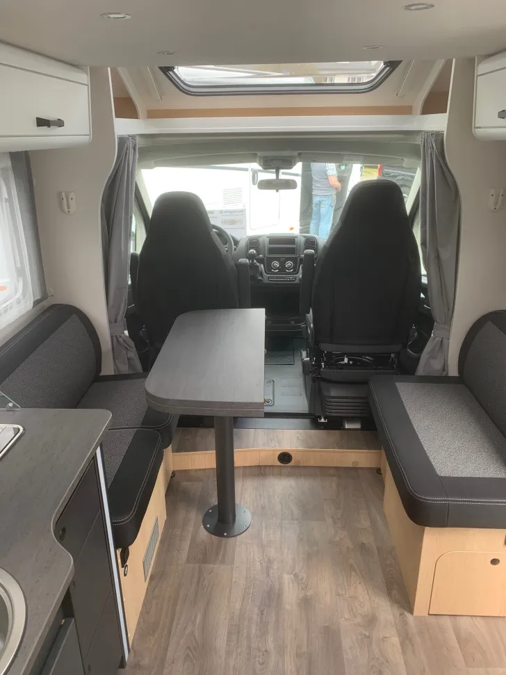 Fahrzeugbild Sunlight T 68C Hubbett+Face2Face Sitzgruppe* #6
