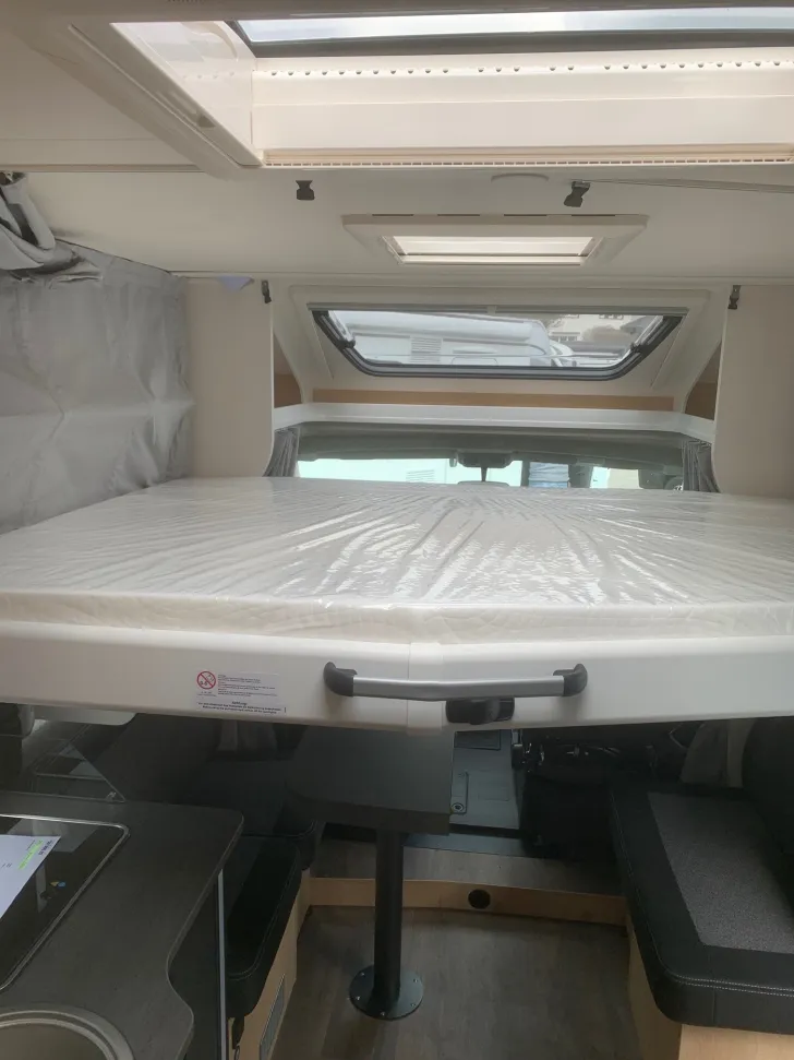 Fahrzeugbild Sunlight T 68C Hubbett+Face2Face Sitzgruppe* #7