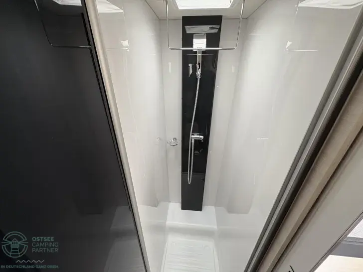 Fahrzeugbild Challenger Teilintegriert Graphite Edition 250 VIP Markise! #28