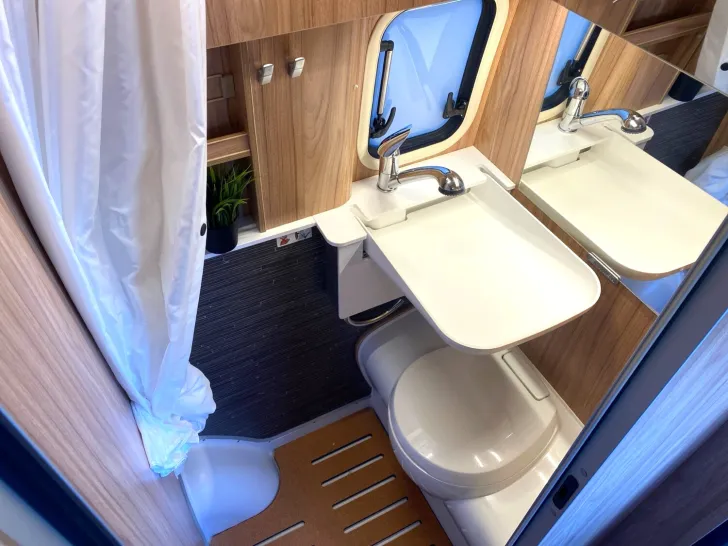 Fahrzeugbild Hymer Grand Canyon S CrossOver 4x4 Allrad Schlafdach #17