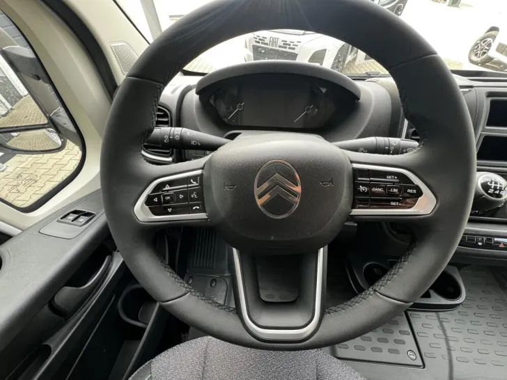 Fahrzeugbild Sunlight T SUB 67 Sub #25