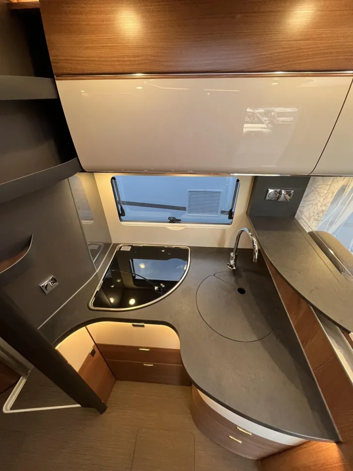 Fahrzeugbild Carthago C2-tourer I 147 RB LE L comfort Mercedes #15