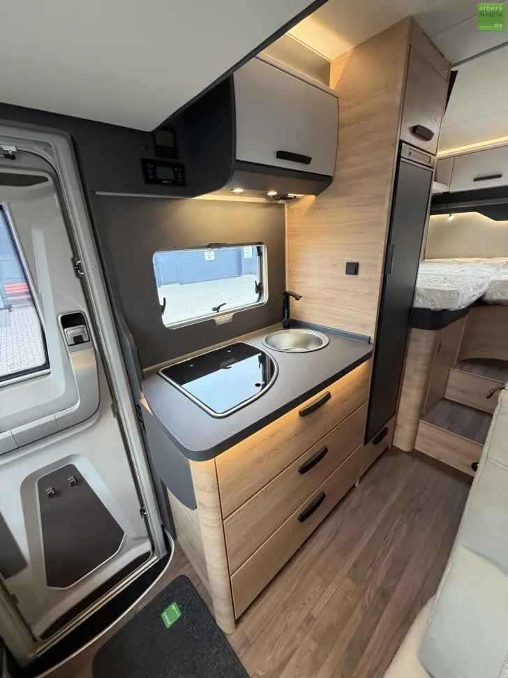 Fahrzeugbild Knaus L!VE WAVE BLACK SELECTION 650 MEG ACC Hubbett 26 #13