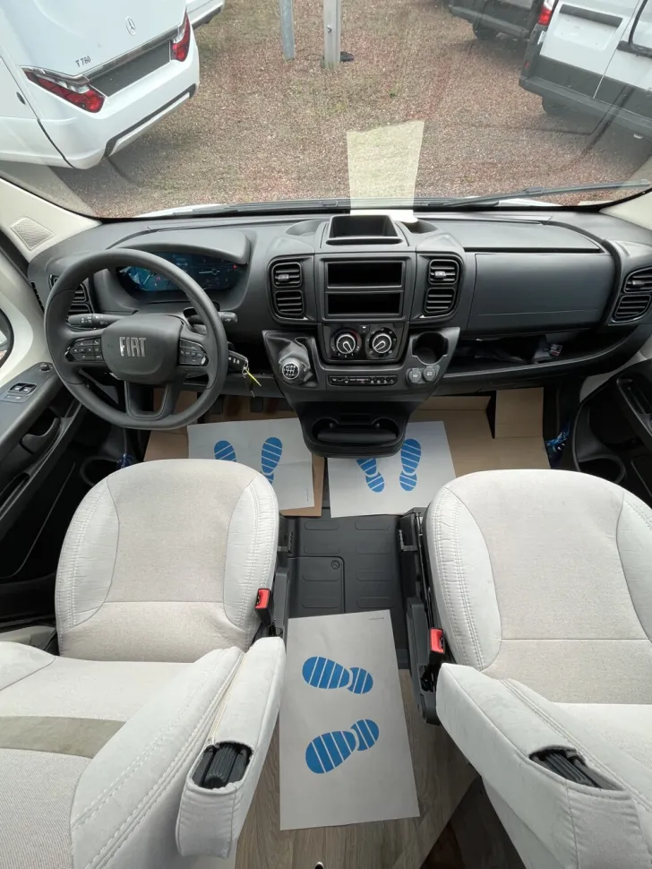 Fahrzeugbild LMC Innovan 640 #13