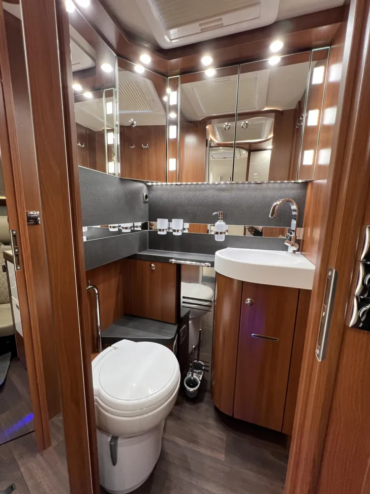 Fahrzeugbild Carthago liner-for-two I 53 Iveco (326) #37