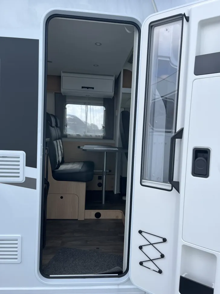 Fahrzeugbild Sunlight T 58 Adventure Edition Hubbett+90ltr Dieseltank* #5