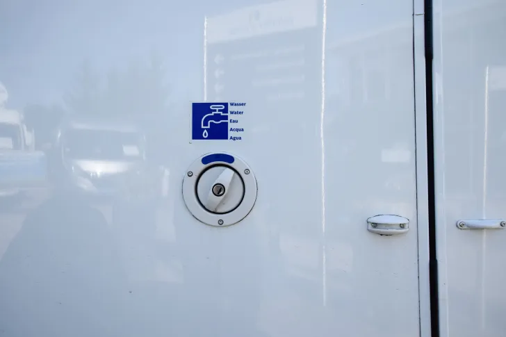 Fahrzeugbild Carado T448 pro+ *Hubbett* #25