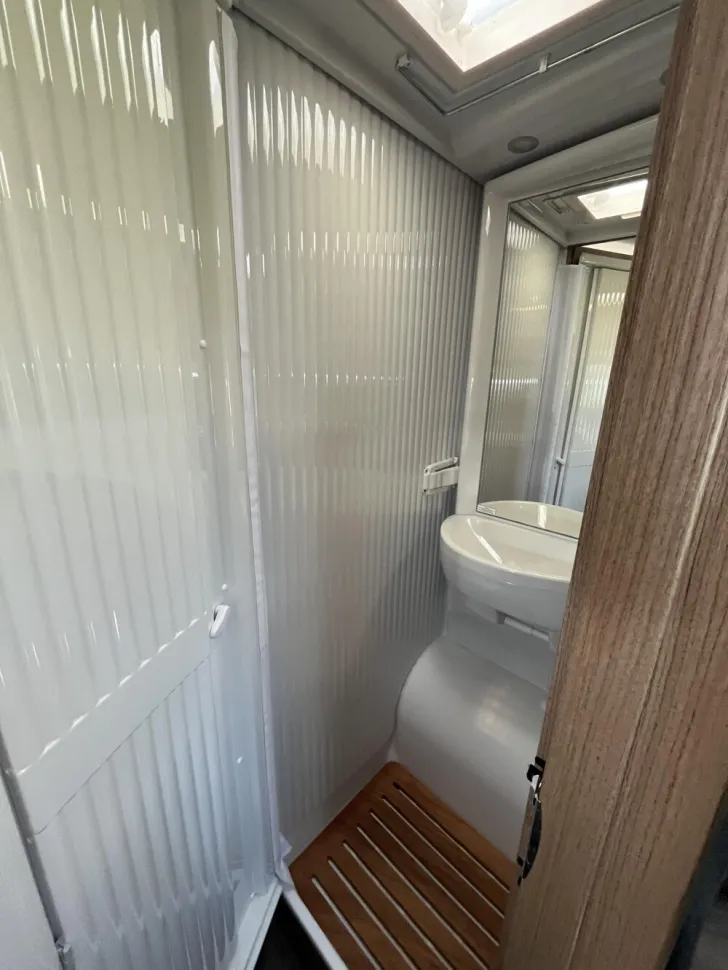 Fahrzeugbild Carado V 337 #12