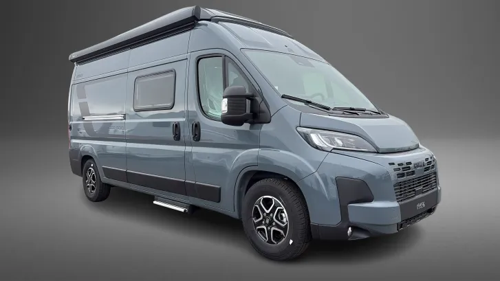 Schräg Vorne Hymer Camper Van Redwood 600 Sofort verfügbar