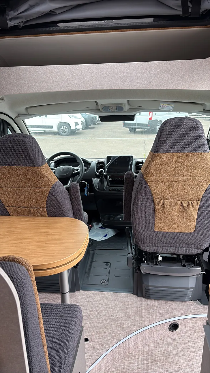 Sicht vorne-hinten Hymer Camper Van Redwood 600 Sofort verfügbar