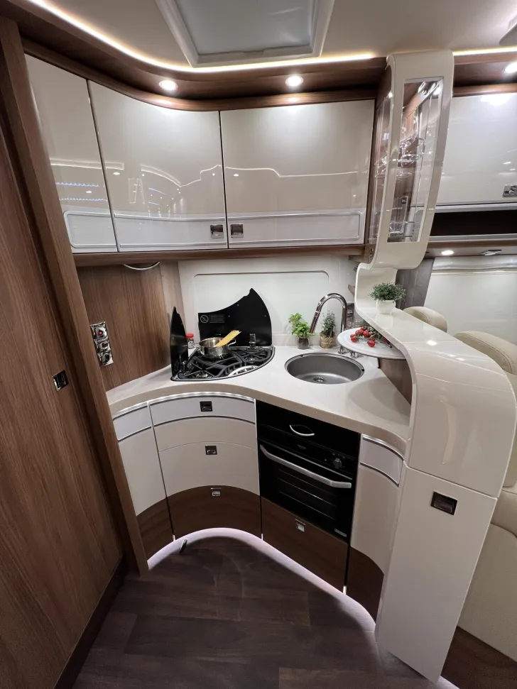 Fahrzeugbild Carthago chic e-line I 61 XL LE Mercedes (330) #20
