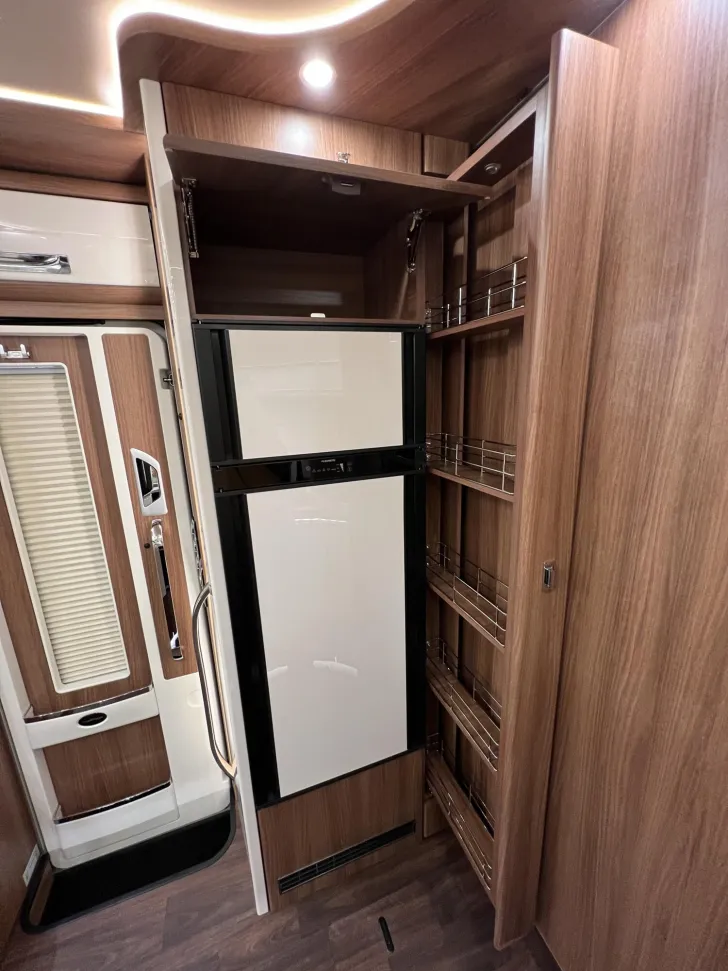 Fahrzeugbild Carthago chic e-line I 61 XL LE Mercedes (330) #23