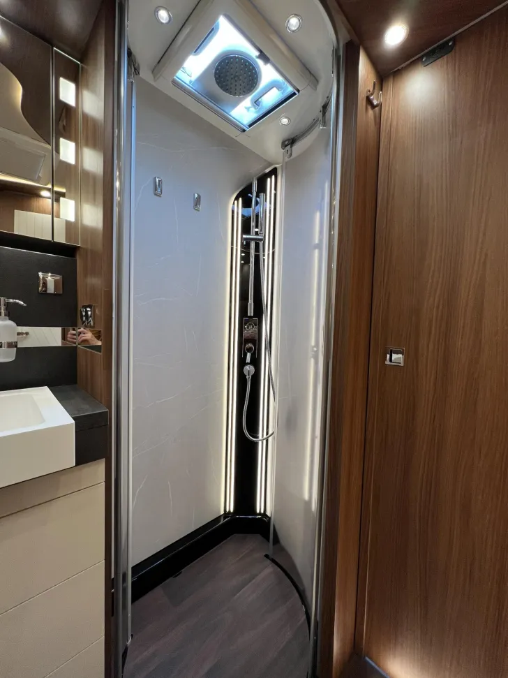 Fahrzeugbild Carthago chic e-line I 61 XL LE Mercedes (330) #42