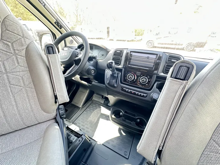 Fahrzeugbild Knaus L!VE WAVE 650 MEG Black Selection BLACK SELECTION ; Live Wave #18