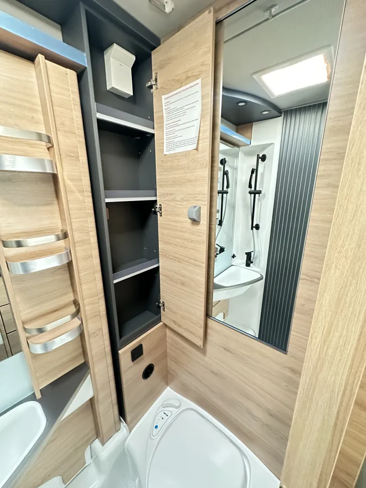 Fahrzeugbild Knaus L!VE WAVE 650 MEG Black Selection BLACK SELECTION ; Live Wave #21