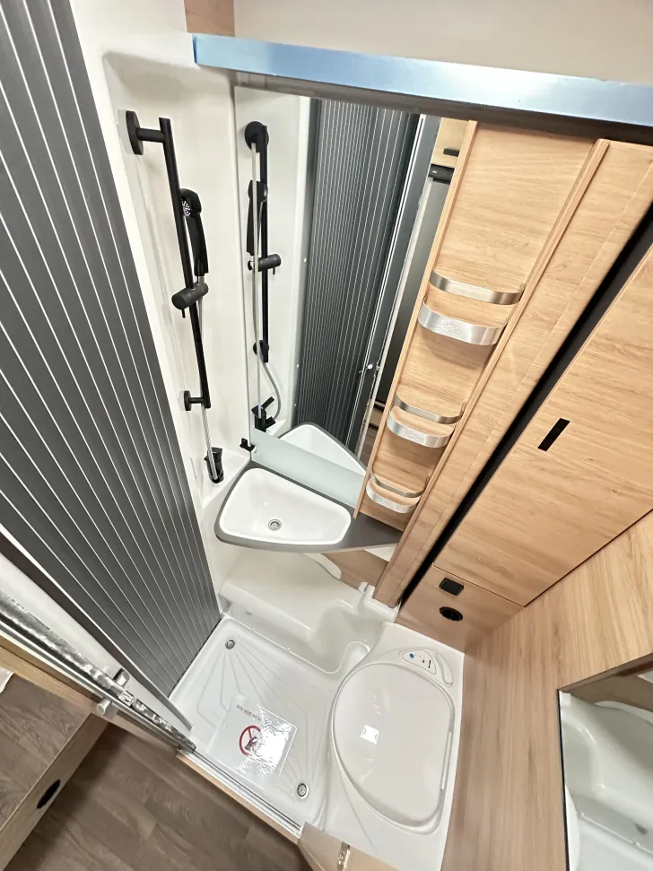 Fahrzeugbild Knaus L!VE WAVE 650 MEG Black Selection BLACK SELECTION ; Live Wave #23