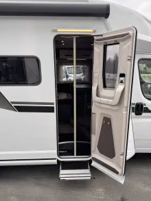 Fahrzeugbild Knaus L!VE WAVE 650 MEG Platinum Selection Abstandstempomat, Rahmenfenste #9