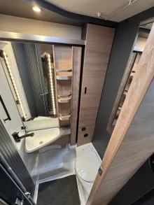 Fahrzeugbild Knaus L!VE WAVE 650 MEG Platinum Selection Abstandstempomat, Rahmenfenste #17