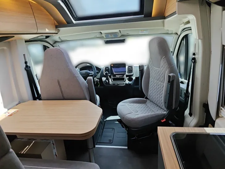 Fahrzeugbild Malibu Van first class - two rooms 640 LE RB GT skyview #11