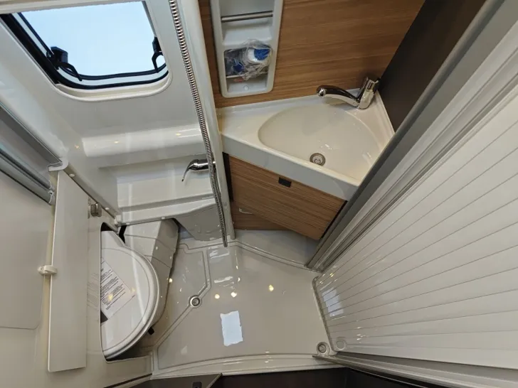 Fahrzeugbild Malibu Van first class - two rooms 640 LE RB GT skyview #15