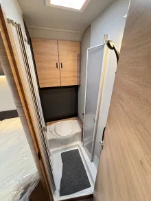 Fahrzeugbild Knaus L!VE WAVE 650 MF Platinum Selection Abstandstempomat,Rahmenfenster #18