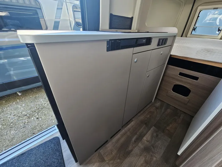 Fahrzeugbild Carado pro CV 600 9G-Autom.|Solar|AHK|Combi6E|Batt190Ah #11