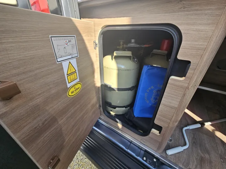 Fahrzeugbild Carado pro CV 600 9G-Autom.|Solar|AHK|Combi6E|Batt190Ah #14
