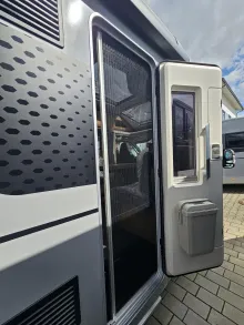 Fahrzeugbild Adria Coral 60Y 670 DL Jubilee|März26|180PS|ARNO-Polst #19