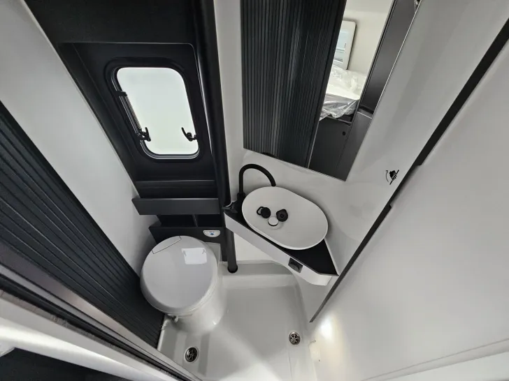 Fahrzeugbild Adria Twin Selection 640 SLB Leder|Schwarz-metallic #9