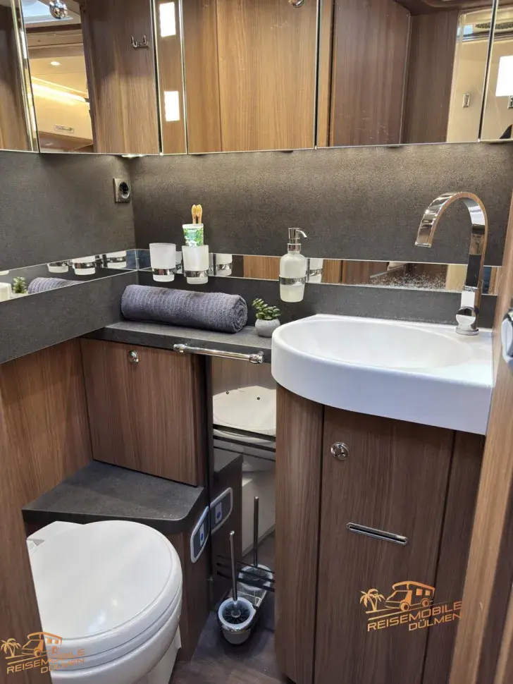 Fahrzeugbild Carthago chic s-plus I  50 LE Gastank Hubstütze SAT TV #26