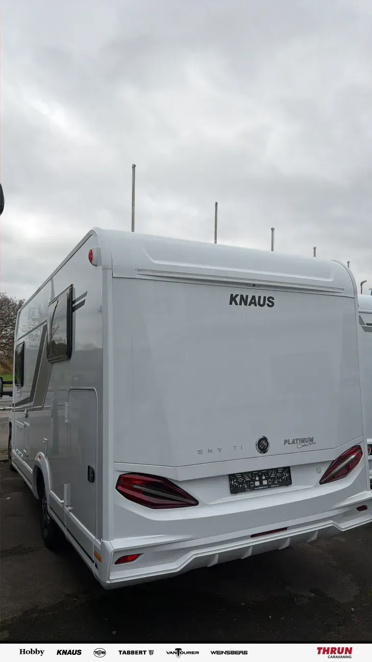 Schräg Hinten Knaus Sky TI 650 MEG Automatik Zustand sehr gut