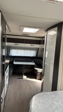 Sicht vorne-hinten Hobby Prestige 650 KFU gebraucht sehr gut