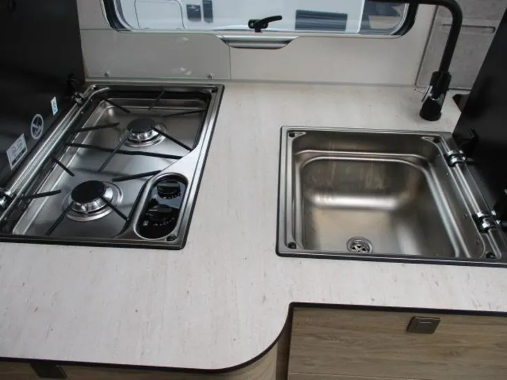 Fahrzeugbild Eura Mobil Profila T PT 726 EF SONDERMODELL-GOLD LEVEL #12