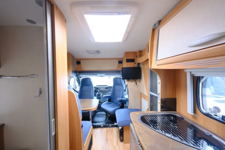 Fahrzeugbild Chausson Flash 12 / Queensbett / Klima / PREISGARANTIE #8