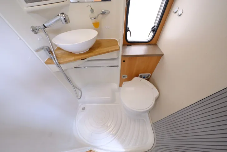 Fahrzeugbild Chausson Flash 12 / Queensbett / Klima / PREISGARANTIE #14