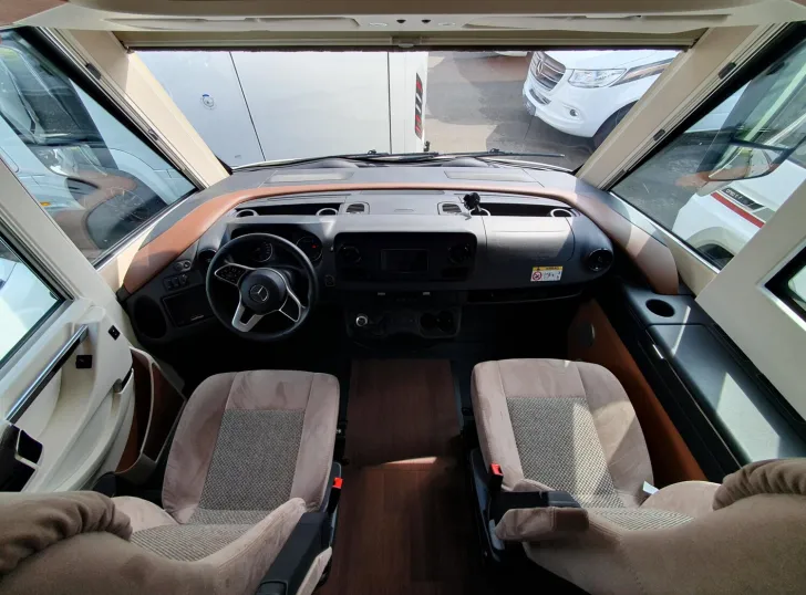 Fahrzeugbild Carthago chic c-line I 4.9 LE Mercedes - nur 5200 KM ! #5