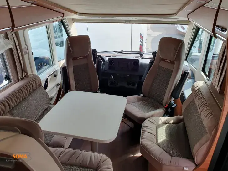 Fahrzeugbild Carthago chic c-line I 4.9 LE Mercedes - nur 5200 KM ! #10