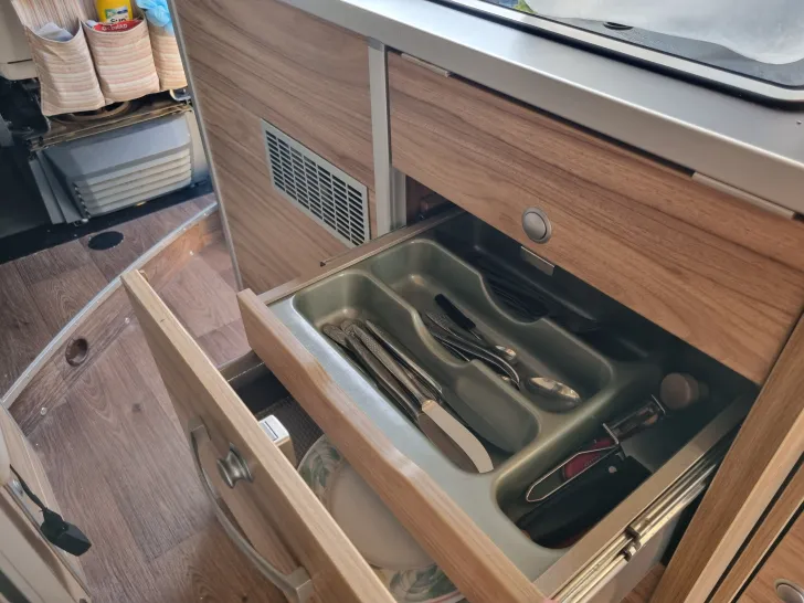 Fahrzeugbild Hymer Camper Van Ayers Rock AHK, Aufstelldach, L #7